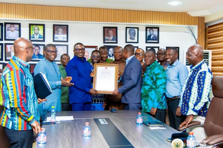 The Minister of Energy and Green Transition. Hon. John Jinapor, has held a meeting with the leadership of the Ghana Electrical Contractors Association (GECA) to discuss challenges confronting the electrical contracting industry and explore collaborative solutions.  During the engagement, GECA proposed the introduction of a national policy that would require only certified electrical contractors to undertake construction-related electrical works. According to the Association, such a policy is essential to im